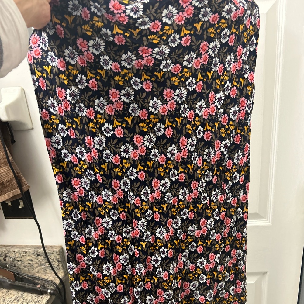 NWOT LOFT floral elastic waist skirt.